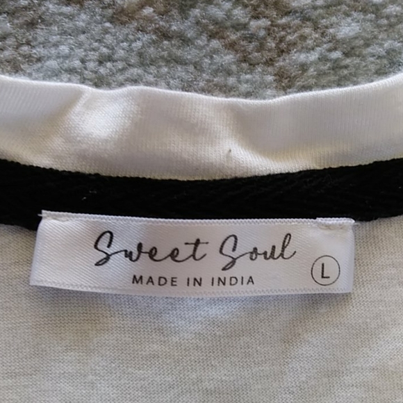 Sweet Soul "DOGS" SS Roll Cuff Tee Shirt Large - Picture 3 of 10